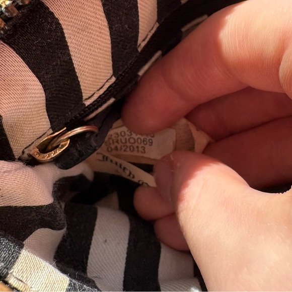 Juicy Couture Black Crossbody Bag Y2K Crest Logo - Picture 13 of 16